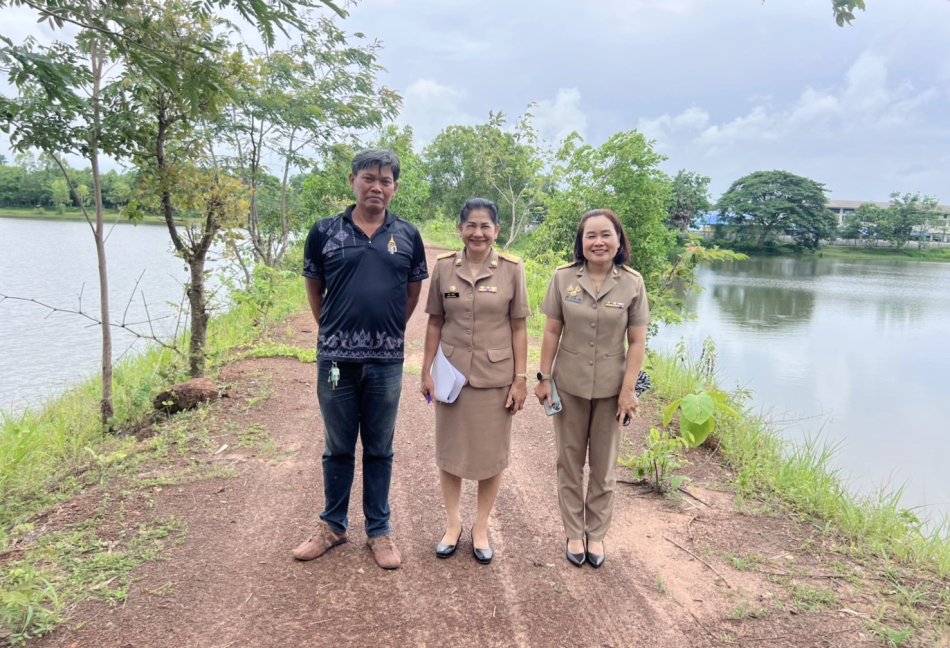 ลงพื้นที่สำรวจโครงการก่อสร้างถนนคอนกรีตเสริมเหล็ก บ้านหนองลุมพุก  เส้นคูหนองทิศตะวันออกและกลางคูหนองน้ำสาธารณะประโยชน์ บ้านหนองลุมพุก  หมู่ที่ 13 