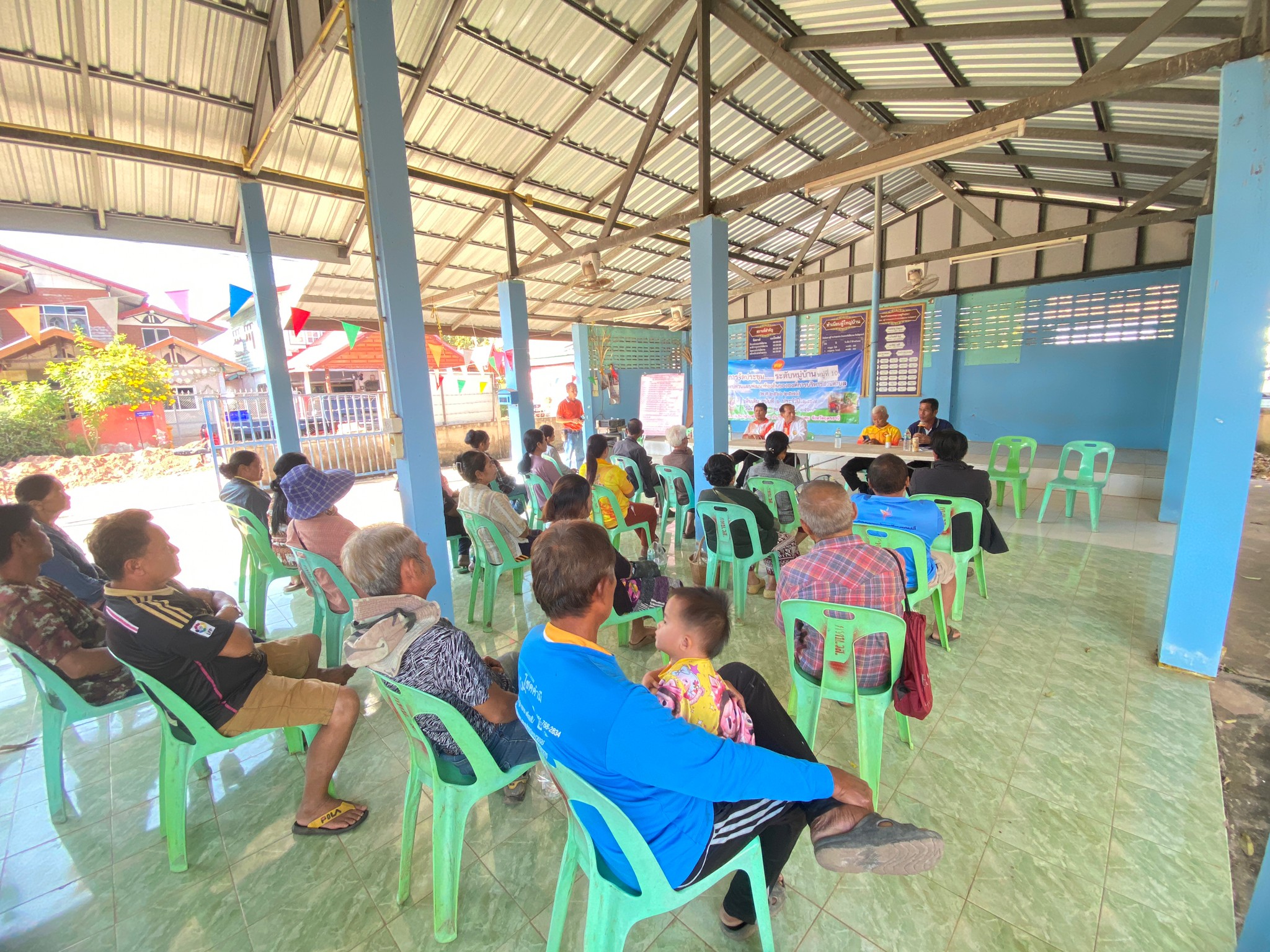 จัดประชุมระดับหมูบ้านเพื่อทบทวนแผนพัฒนาท้องถิ่น บ้านวังแสง หมู่ 10